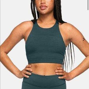 Move Free crop top in evergreen